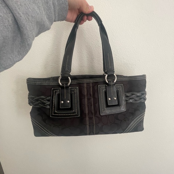 Coach hand bag - Picture 2 of 4